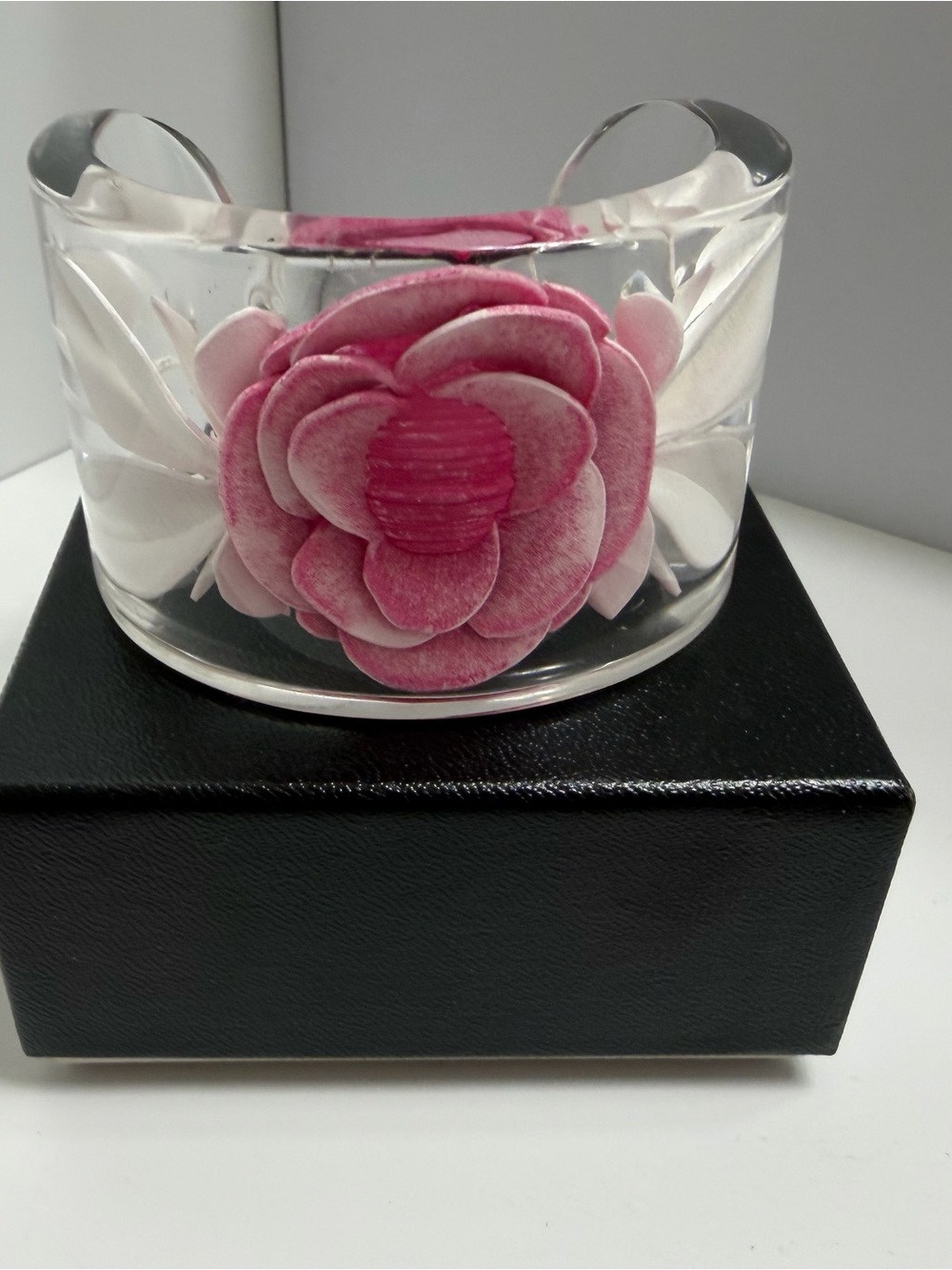 💕Chanel pink  Lucite Flower Resin Cuff Bracelet 💕